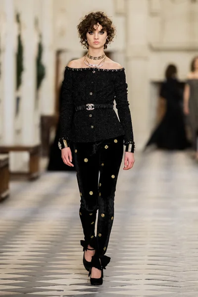 Look 50